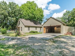 4411 SW 21st St, Topeka, KS 66604
