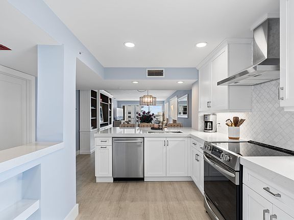 5th image of 3901 S Flagler Dr APT 704