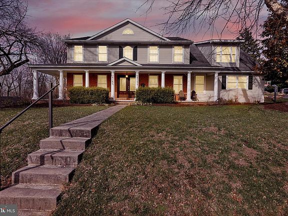 2nd image of 74 Museum Rd