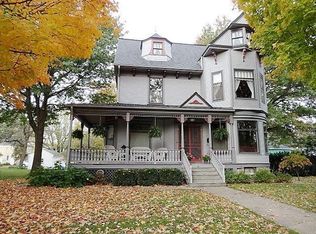 817 East St, Grinnell, IA 50112