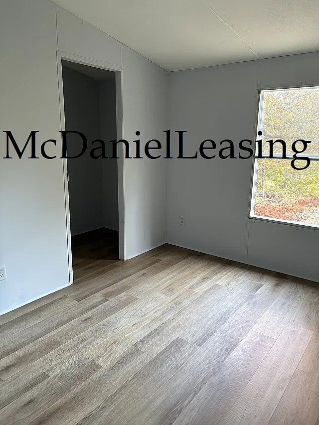 3 bed, $1,200 — Photo 4