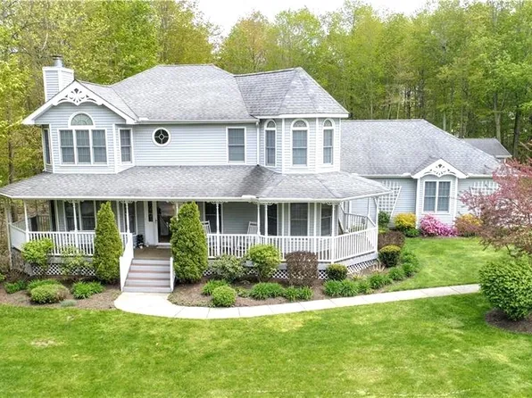 4429 Persimmon Dr, Girard, PA 16417