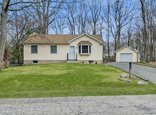 104 Roundhill Rd, Dingmans Ferry, PA 18328