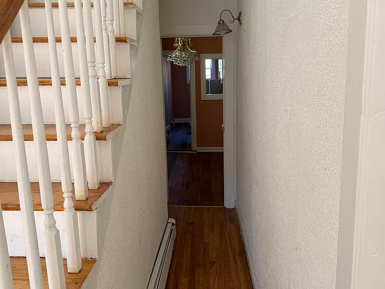 170 Boyd Ave — Photo 2