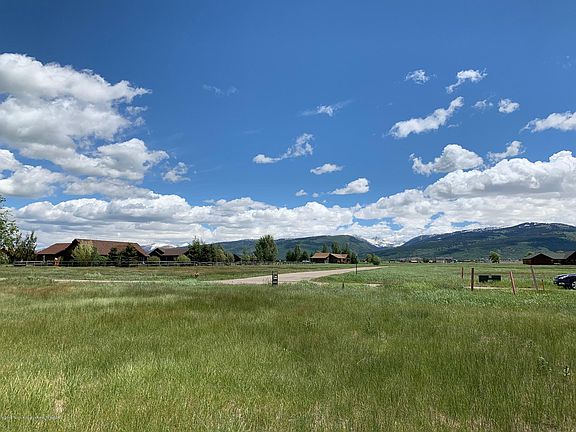 2nd image of 1258 River Meadows Dr