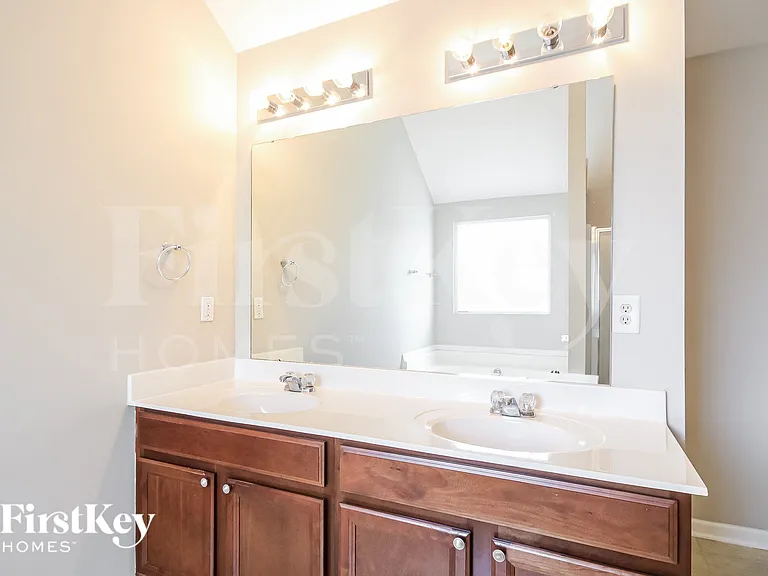 9613 Rothman Ln — Photo 12