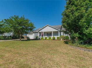 108 Savannah Dr, Reidsville, NC 27320