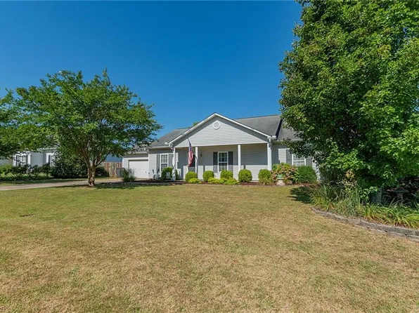 108 Savannah Dr, Reidsville, NC 27320