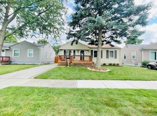 223 Tecumseh St, Clawson, MI