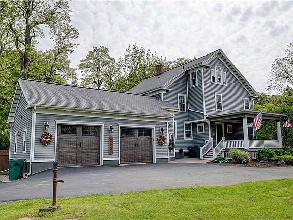 Living like a true yet updated farmhouse with gorg