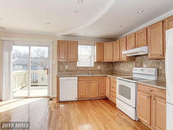 3rd image of 651 Glynock Pl