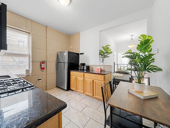 3rd image of 401 52nd St #3