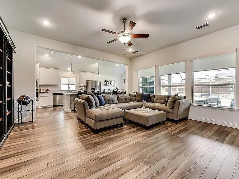 17013 Eastbrook Dr — Photo 4