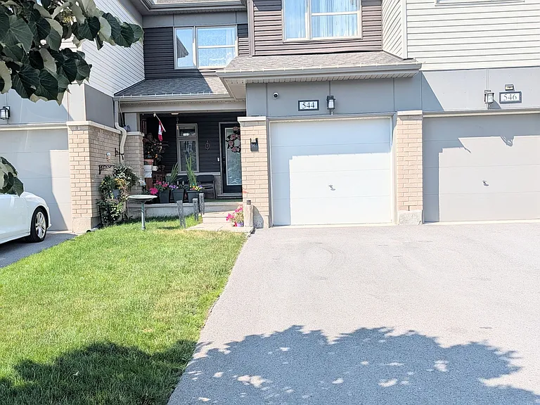 544 Roundleaf Way — Photo 1