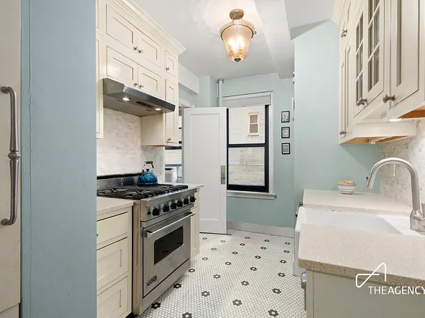 151 E 83rd St APT 2A, New York, NY 10028