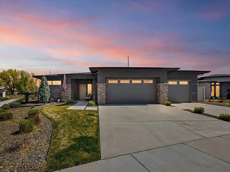 4718 E Goldstone Dr — Photo 2