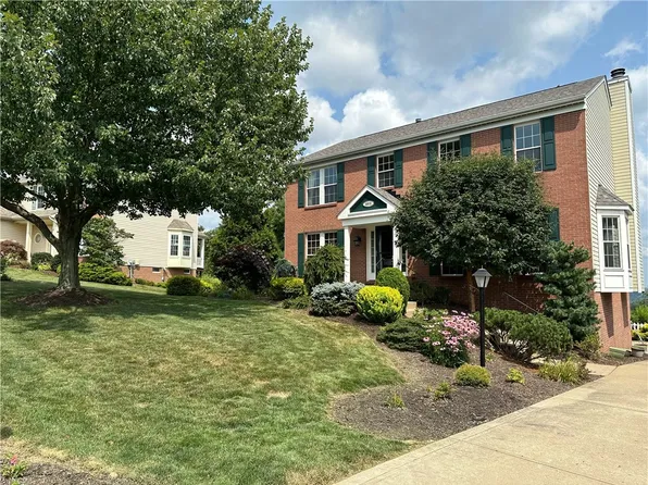 8005 Woodcreek Dr, Bridgeville, PA 15017