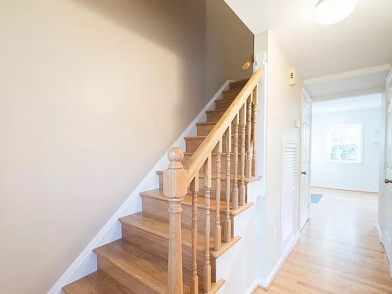 4827 Chevy Chase Dr — Photo 28