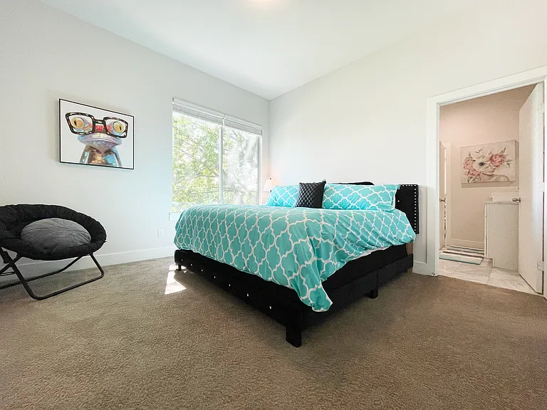 8718 Boundbrook Ave — Photo 37