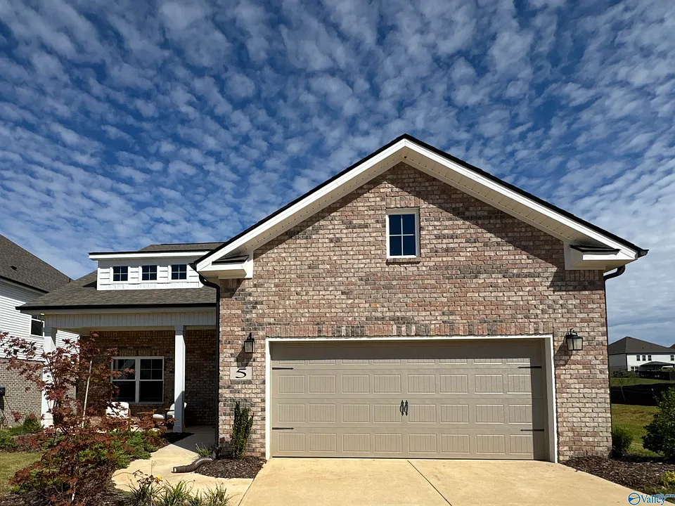 5 Hancock Ln