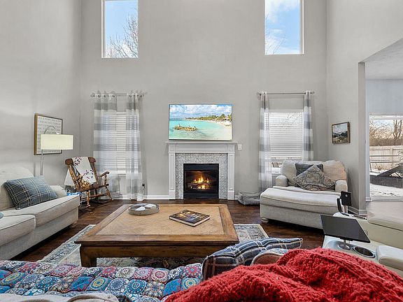 3rd image of 2706 Grosbeak Ln