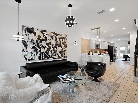 2nd image of 813 Lucia Dr