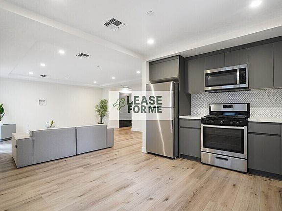 2nd image of 846 S Mariposa Ave #506