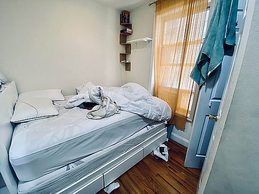4th image of 208 E 7th St APT 12