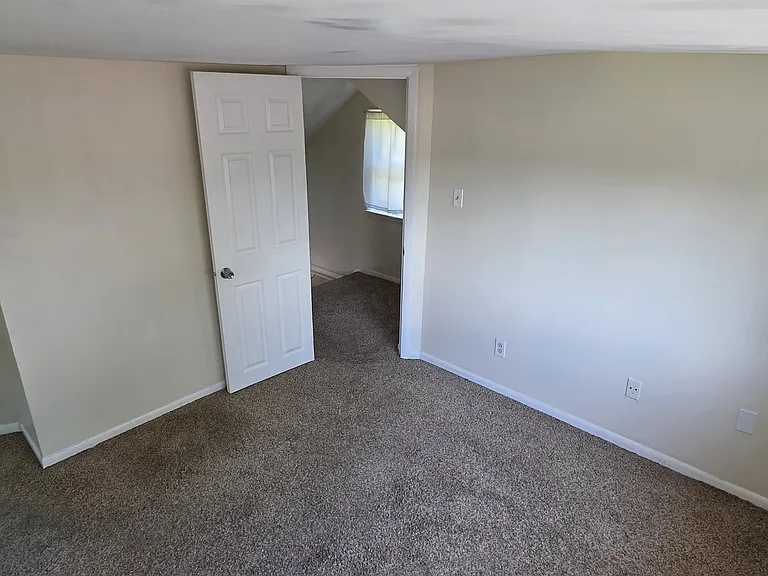 264 Roberts Ave — Photo 16