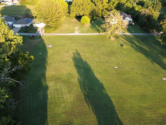 4th image of Lakeshore Dr