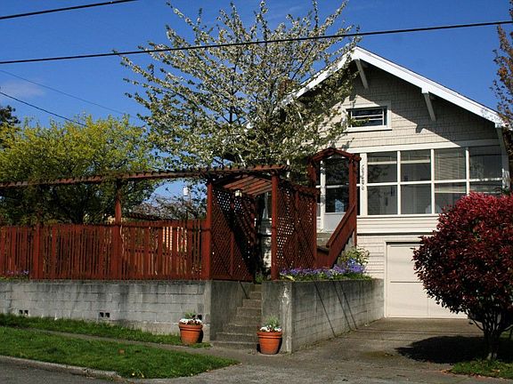 Classic 1913 Craftsman Bungalow