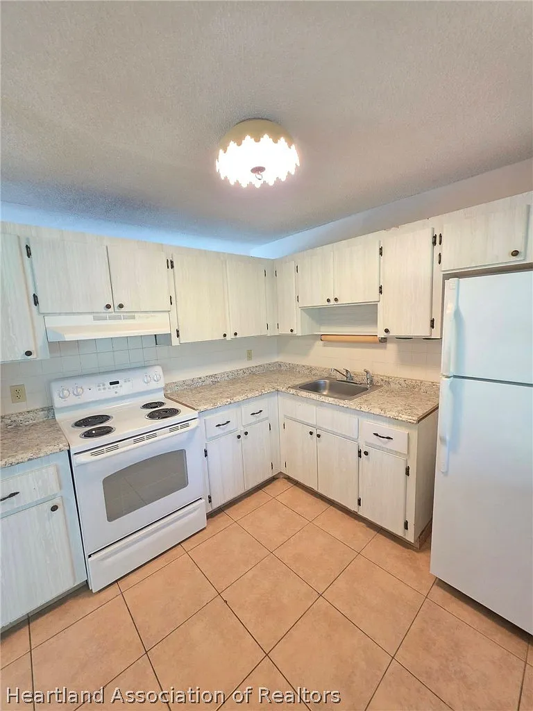 2 bed, 1.0 bath, 928 sqft, $1,400 — Photo 3