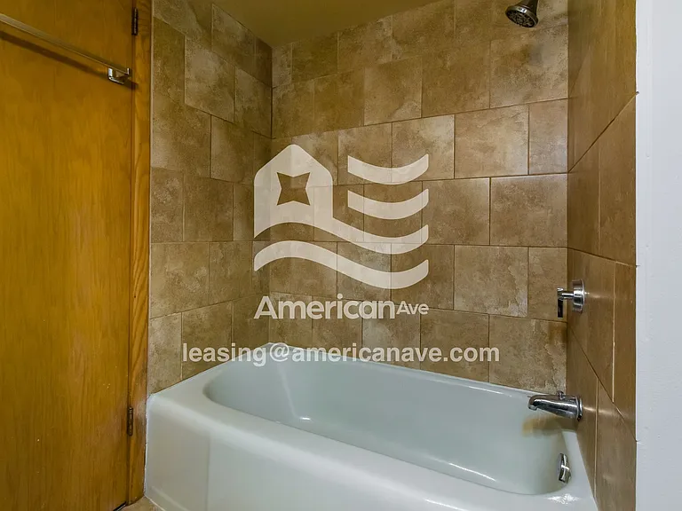 1536_010_main_bathroom_14174410.jpg