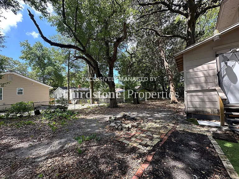 920 Alderside St — Photo 17