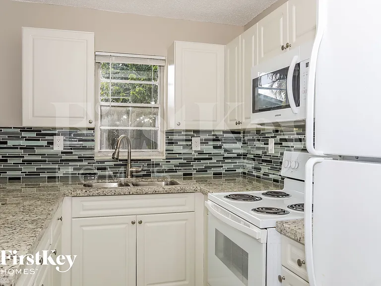14971 SW 304th St — Photo 5