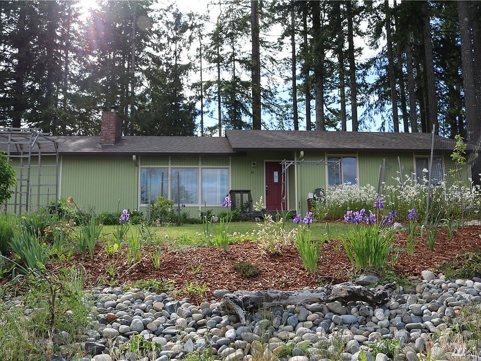 Conveniently located, single level home with plenty of indoor and outdoor space.