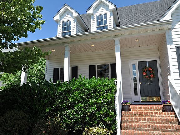 2nd image of 337 Wyndhurst Dr