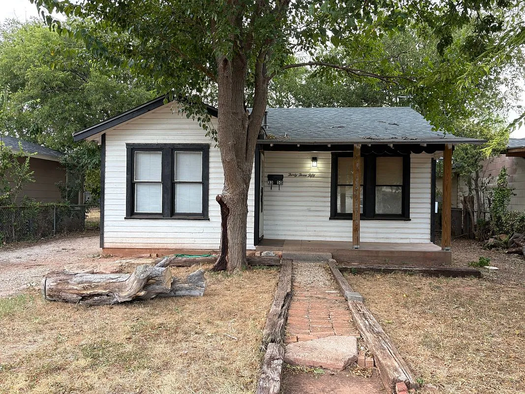 2 bed, 1.0 bath, 780 sqft, $1,200 — Photo 2