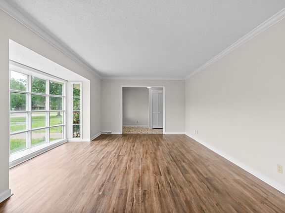 3rd image of 520 Idlewood Dr