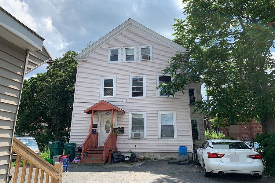 1st image of 324 Essex St
