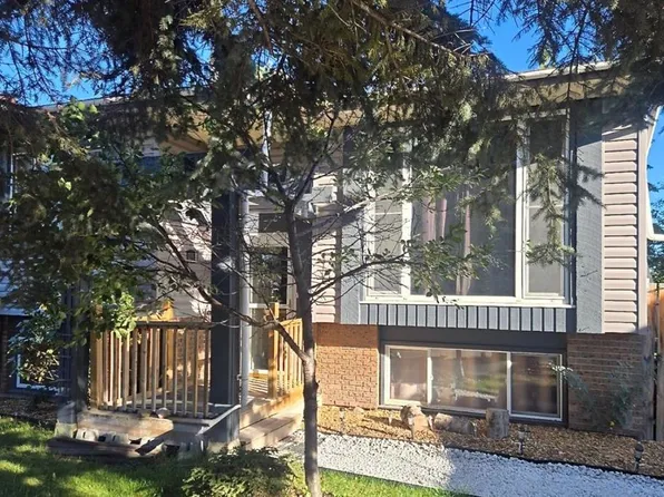 128 SE Pineland Pl NE, Calgary, AB T1Y 3K2