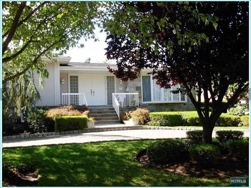 2nd image of 9 Jane Dr #House