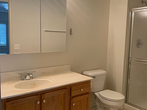 5th image of 6463 N Northwest Hwy APT 106