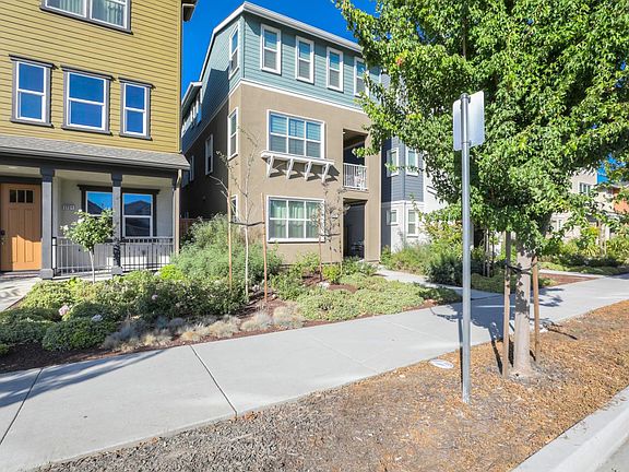 4th image of 1787 Lucretia Ave