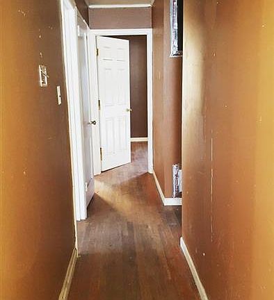 2nd image of 2212 Bertie St