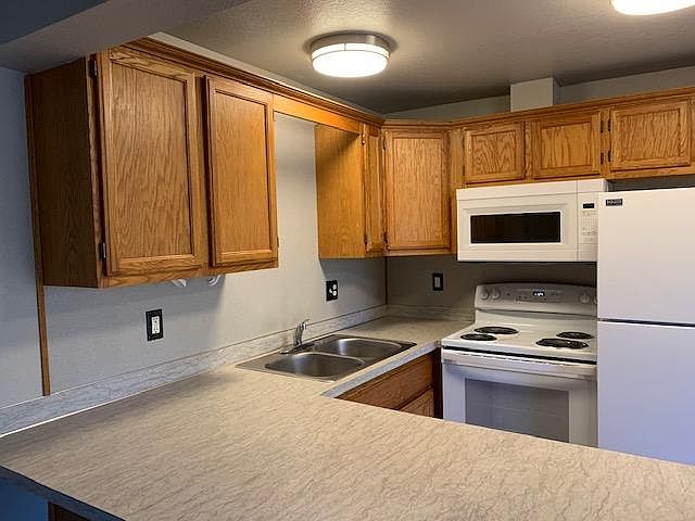 Kitchen with built in microwave & electric range, LED lighting