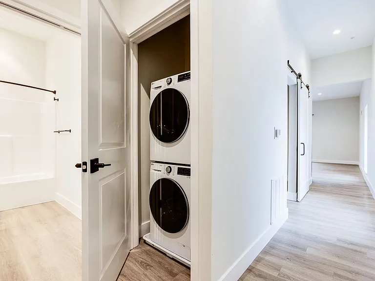 NOW LEASING - GALLERY GARDEN APTS — Photo 65