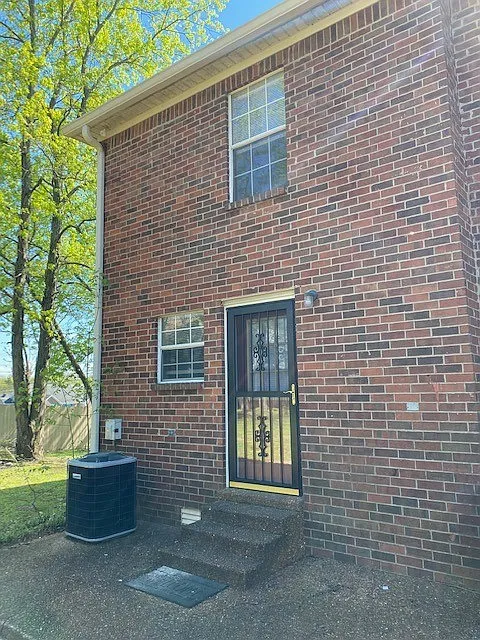 2 bed, 1.5 bath, 1056 sqft, $1,225 — Photo 3