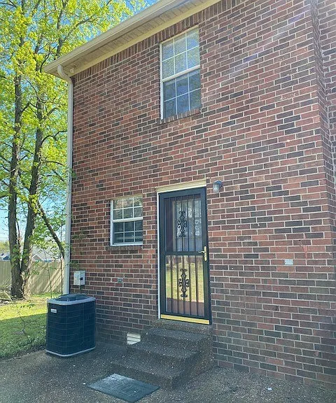 626 Castlegate Dr — Photo 3