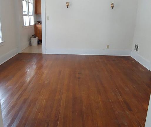 4th image of 349-351 Roosevelt Ave